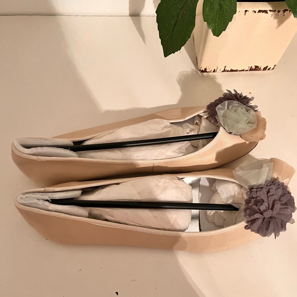 🪷🪷 Talbots ballet flats with flowers 🪷🪷